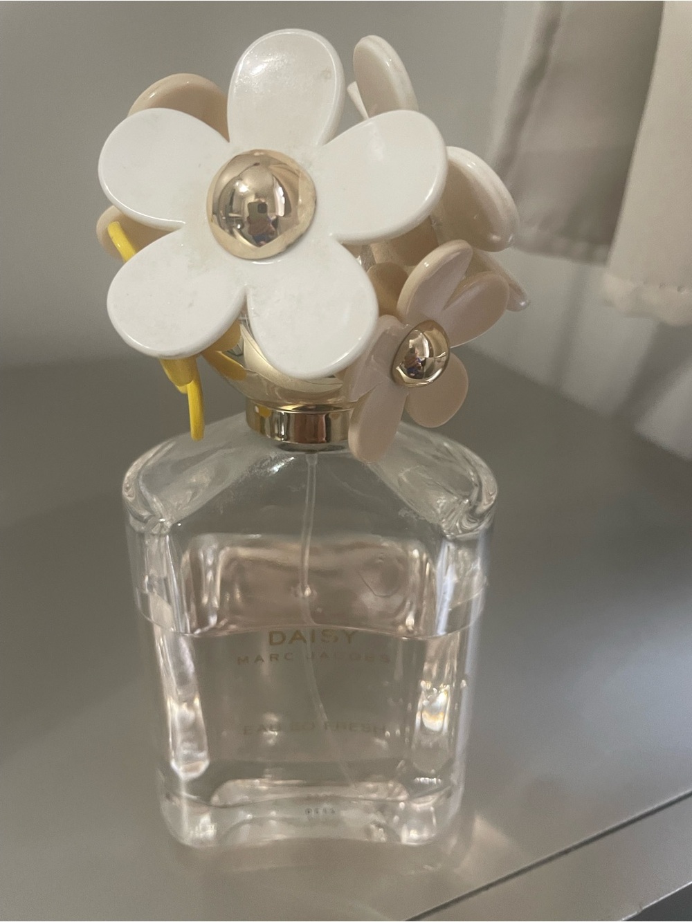 Marc Jacobs Daisy Floral-Top. Daisy perfume. Almost half full. - Picture 6 of 7